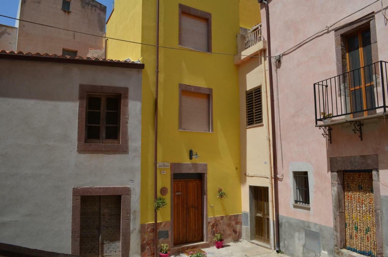 La Casa Di Angelo Hotel Bosa Luaran gambar