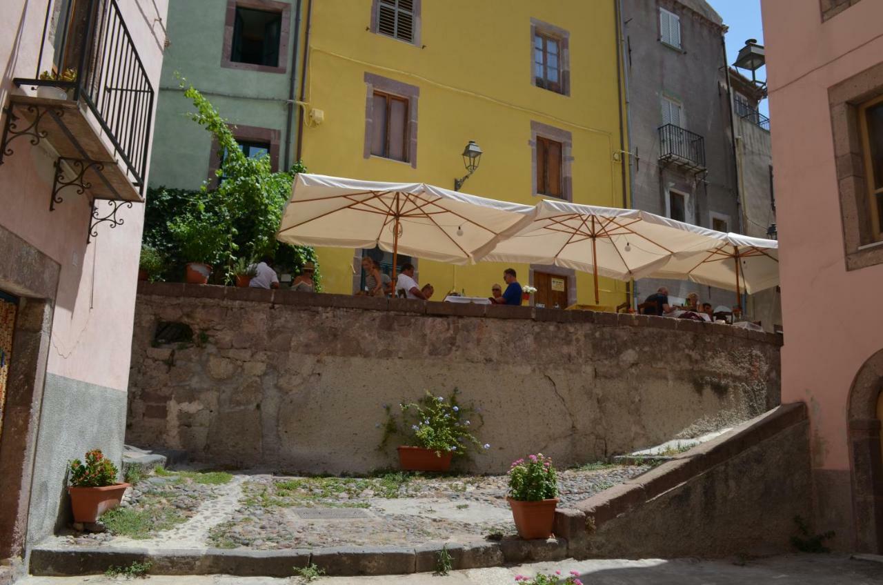 La Casa Di Angelo Hotel Bosa Luaran gambar